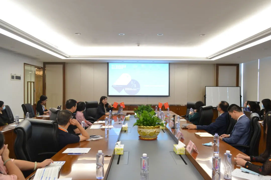 在徐律師對民法典合同編內(nèi)容進(jìn)行分享完成后，來自金橋百信的杜滿清律師再一次為在場的企業(yè)家分享了《知識產(chǎn)權(quán)保護(hù)》的法律知識。杜律師表示，知識產(chǎn)權(quán)保護(hù)除了商標(biāo)、專利、著作權(quán)還有很多其他內(nèi)容，包括各類的商業(yè)秘密、軟件源代碼保護(hù)等……而且在涉及知識產(chǎn)權(quán)保護(hù)的領(lǐng)域，杜律師借助一些經(jīng)典案例，分享了在知識產(chǎn)權(quán)保護(hù)工作中的注意事項(xiàng)，包括企業(yè)間、申報中以及企業(yè)內(nèi)部員工管理過程中的知識產(chǎn)權(quán)保護(hù)措施。